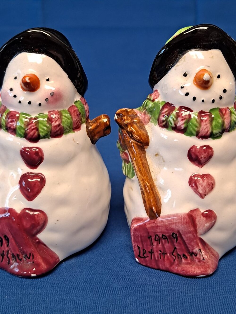 GKRO SNOWMAN SALT & PEPPER SHAKERS Set Ceramic Christmas Shovel 3 1/2" Holiday